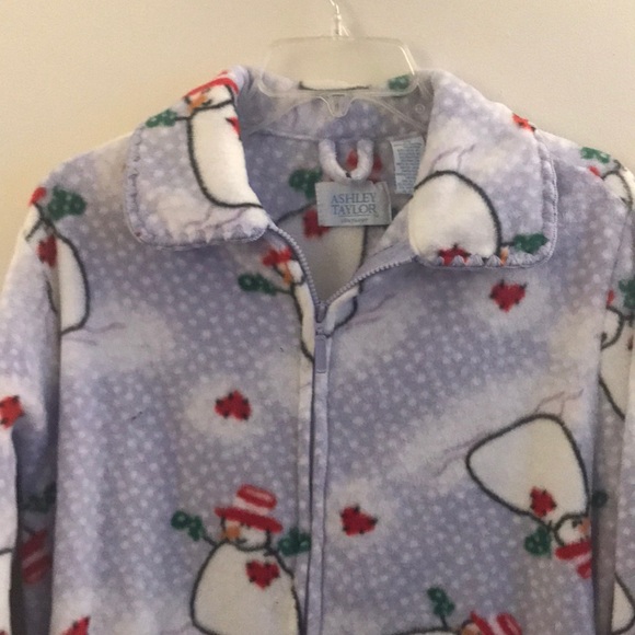 Robe - Picture 2 of 4